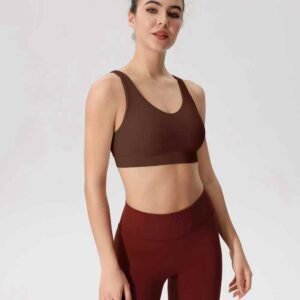 ko'k rangli sport kostyumi